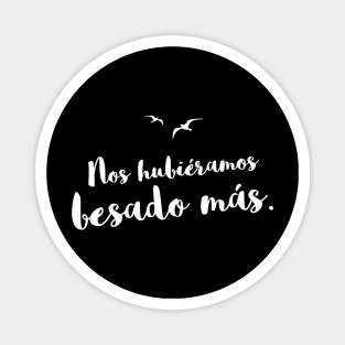 Nos hubiéramos besado más, "we could kiss more", spanish quote, hablamos del amor series. Magnet